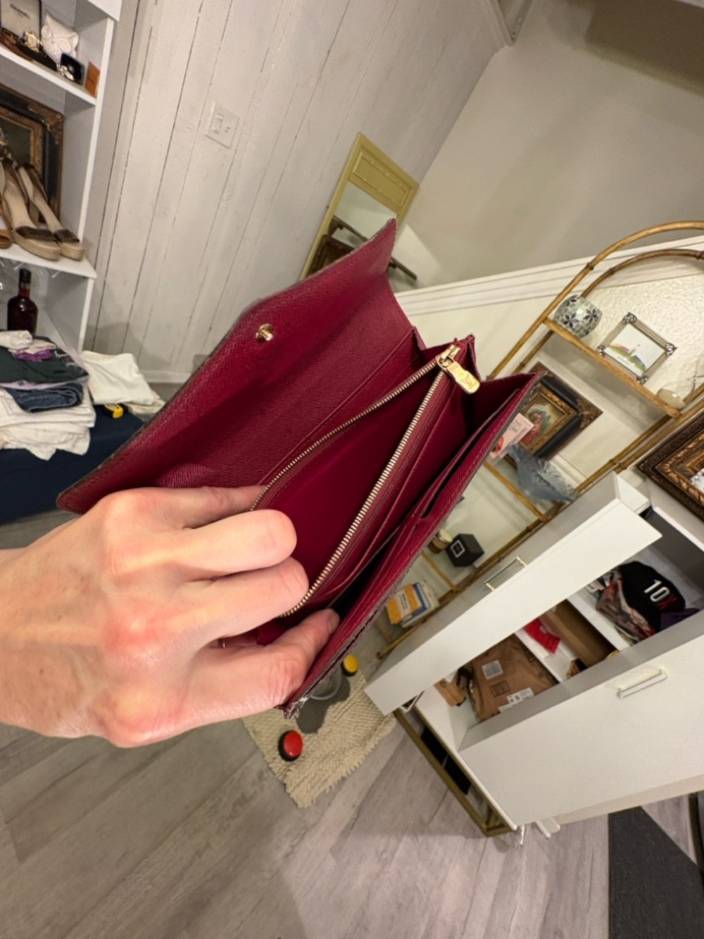 Monogram, Louis Vuitton, Sarah wallet/ crossbody with fuchsia interior - Picture 5 of 15